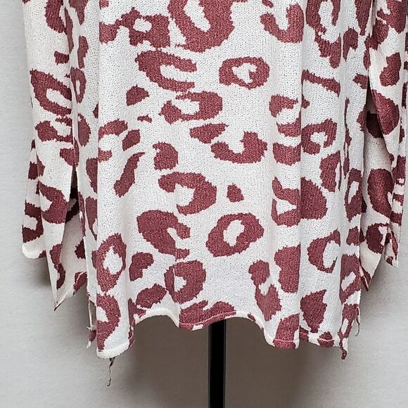 Pol Raspberry Leo Lightweight V-neck Loose Fit Side Slit Knit Sweater - Picture 5 of 13